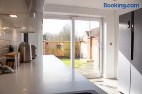 4 Bedroom House-Sleeps 8-Parking - Image 1