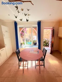 Bormes center 75 m2 artistic stay 2 to 4 people - Image 1
