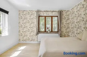 Bright Modern Holiday Home Near Hindemae - Image 4
