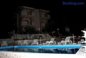Seaside apartments with a swimming pool Posedarje, Novigrad - 6162 - Image 2