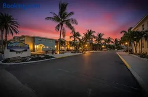 NO SHOES REQUIRED newly renovated beach retreat with heated pool steps to white sandy beaches of the Gulf Coast - Image 2