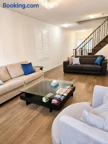 Family Friendly 4 BR 3 Bath Home near Toronto-FIFA - Image 3