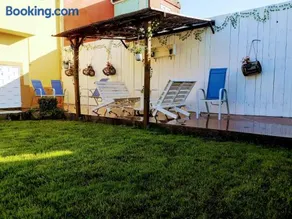 Charming House in Esteiro with Garden and Terraces - Image 4