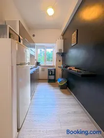 Roman Zeus Apartment - Image 3