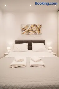Kyra's Luxury Suites 4 - Image 2