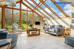The Home Barn at Cornish Barn Holidays - Image 1