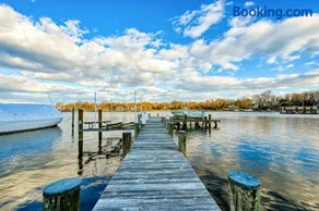 Beautiful waterfront home on The Chesapeake Bay with private dock & beach access - Image 1