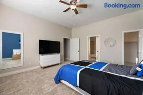 Modern 6 Bedroom with Tons of Games - Image 1