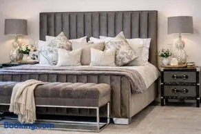 Luxury 4BR Smart Home with Smart Features, Garden, SkyStream & Free Parking - Sleeps Up To 8 in Gerrards Cross SL9 - Image 3