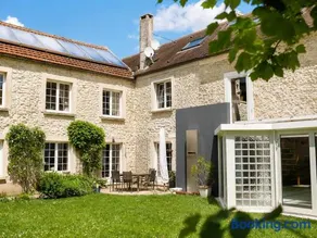 Grande maison de campagne avec piscine intérieure - Image 1
