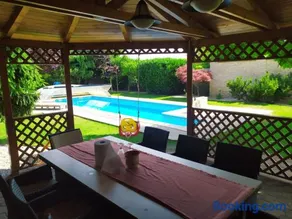 Garden & Pool apartment - Image 1