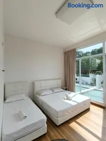 Penang Gelugor Landed House 4Rooms 3 Bathrooms - Image 1