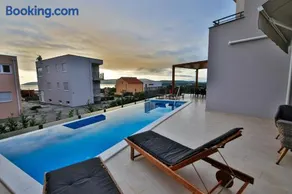 Villa Lomari - Image 1