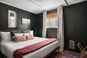 Hygge mountain retreat with stunning views - Image 4
