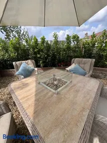Highcroft House - Image 2