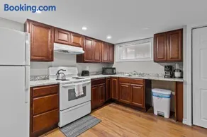 Stylish 2BR WiFi Parking MUN Walk - Image 2