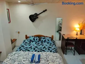 Ebony Room - AC, Kitchenette, Ensuite, Independent Homestay - Image 5