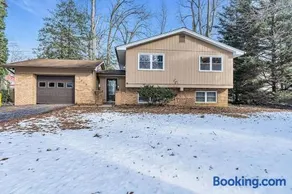 Private Single Family Home Close to Both Water and Downtown! - Image 3