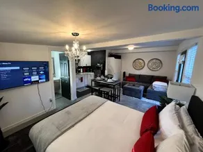 The Hudson Suite Spot - Studio Apt Close to ASU - Image 4