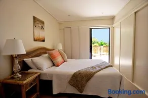 Kingfisher  Beachside 3br  Heated Pool  Walk To Beach - Image 2