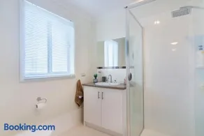Isla Bonita - Pet Friendly - Not Fully Fenced - No Linen Included - Image 5
