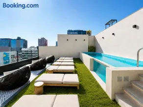 San Isidro 1BR Pool Gym & Flex Check-In - Image 1