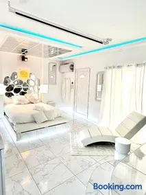 LA SUITE BLANCHE Loveroom - Image 1