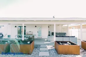 Surf Farm House with backyard Oasis and Jacuzzi - Image 5