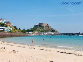 Gorgeous boutique beach house, Gorey Village - Image 2
