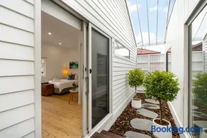 Eastern Beach Retreat - Image 4