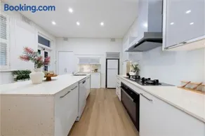 Spacious 3BR Family Home at Central Chatswood - Image 3