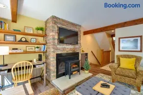 Tasteful Galena Townhome w/ Community Amenities - Image 3