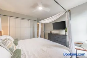 The Perfect World Cup Fan House 3BR with Private Garage - Image 1