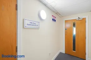 Stylish City Living with free 2-Bay Secure parking - Image 2