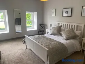 Apartment at Bowe's Cafe - Image 5