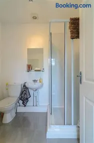 Garden Flat - Image 1