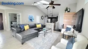 6bed 6bath Easy access to Red Rocks Downtown OldeTown - Image 1