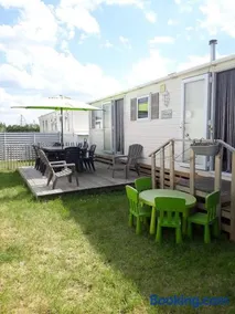 Luxe vakantiechalet met omheinde tuin Bredene 6pers (2572) - Image 1