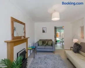 2BR Chapel Break Parking Kitchen Fast WiFi - Image 3