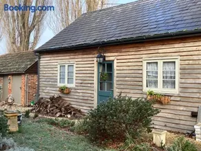 Deco Artist Cottage - Image 1