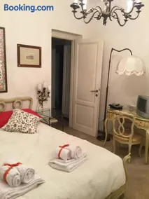 Small Luxury Bed & Breakfast - Image 2