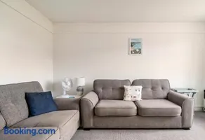 45 New Esplanade Court - Image 5