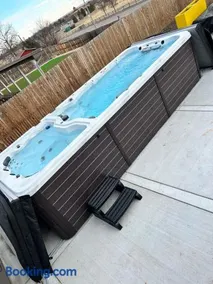 Amazing Lake View Heated Pool Swim Spa and Hot Tub - Image 5