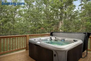 Mountain retreat chalet w hot tub & deck - Image 2