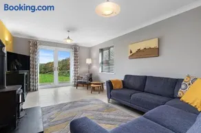 Llais Y Mor - large holiday home close to the beach - sleeps 8 - Image 2