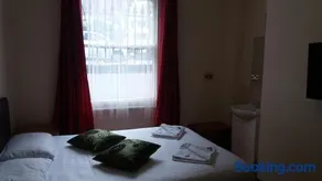 Kensington and Chelsea grand apartment - Image 3