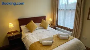 Crown Hotel - Image 4