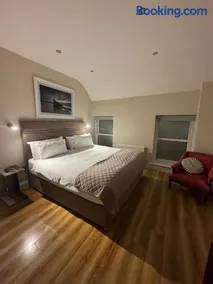 Charlie Óg's Bridge House - Image 5