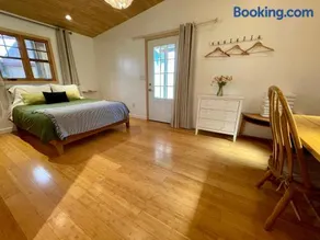 Comfy Studio near Trails & Beaches - Image 3