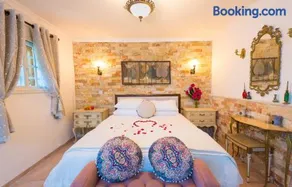 farmer’s suite room - Image 1